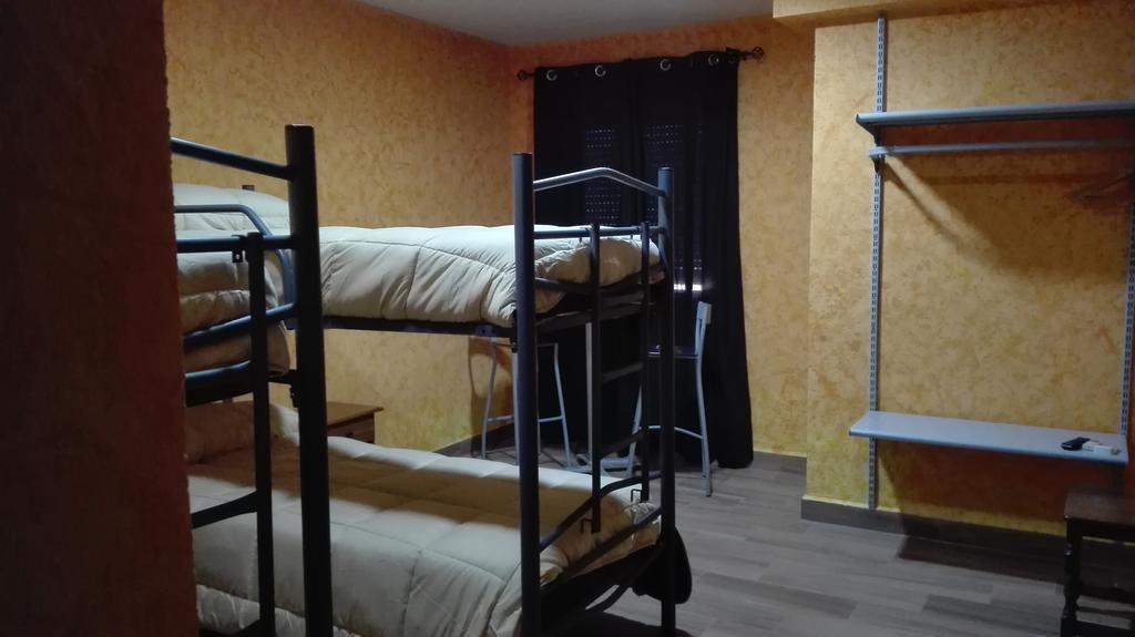 Hostal La Aldaba Hotell Montearagon Exteriör bild
