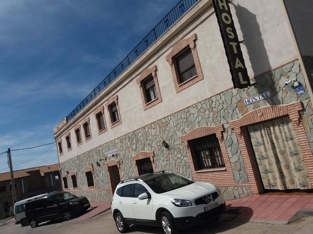 Hostal La Aldaba Hotell Montearagon Exteriör bild