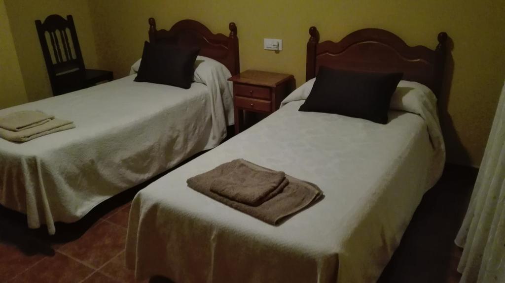 Hostal La Aldaba Hotell Montearagon Exteriör bild