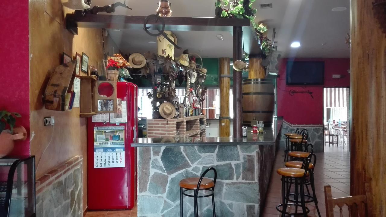 Hostal La Aldaba Hotell Montearagon Exteriör bild