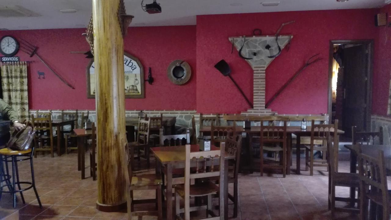 Hostal La Aldaba Hotell Montearagon Exteriör bild