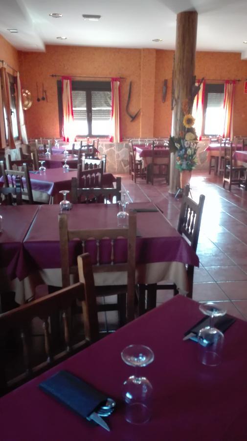 Hostal La Aldaba Hotell Montearagon Exteriör bild