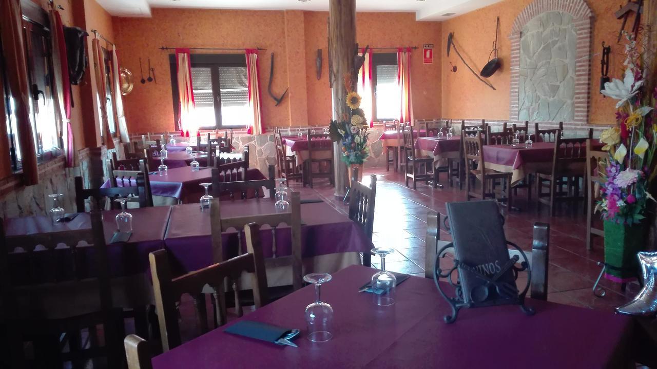 Hostal La Aldaba Hotell Montearagon Exteriör bild