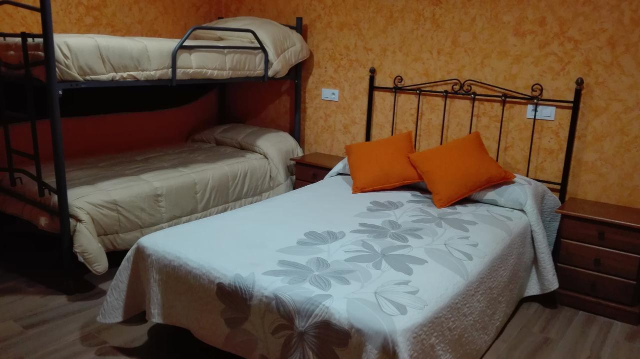 Hostal La Aldaba Hotell Montearagon Exteriör bild